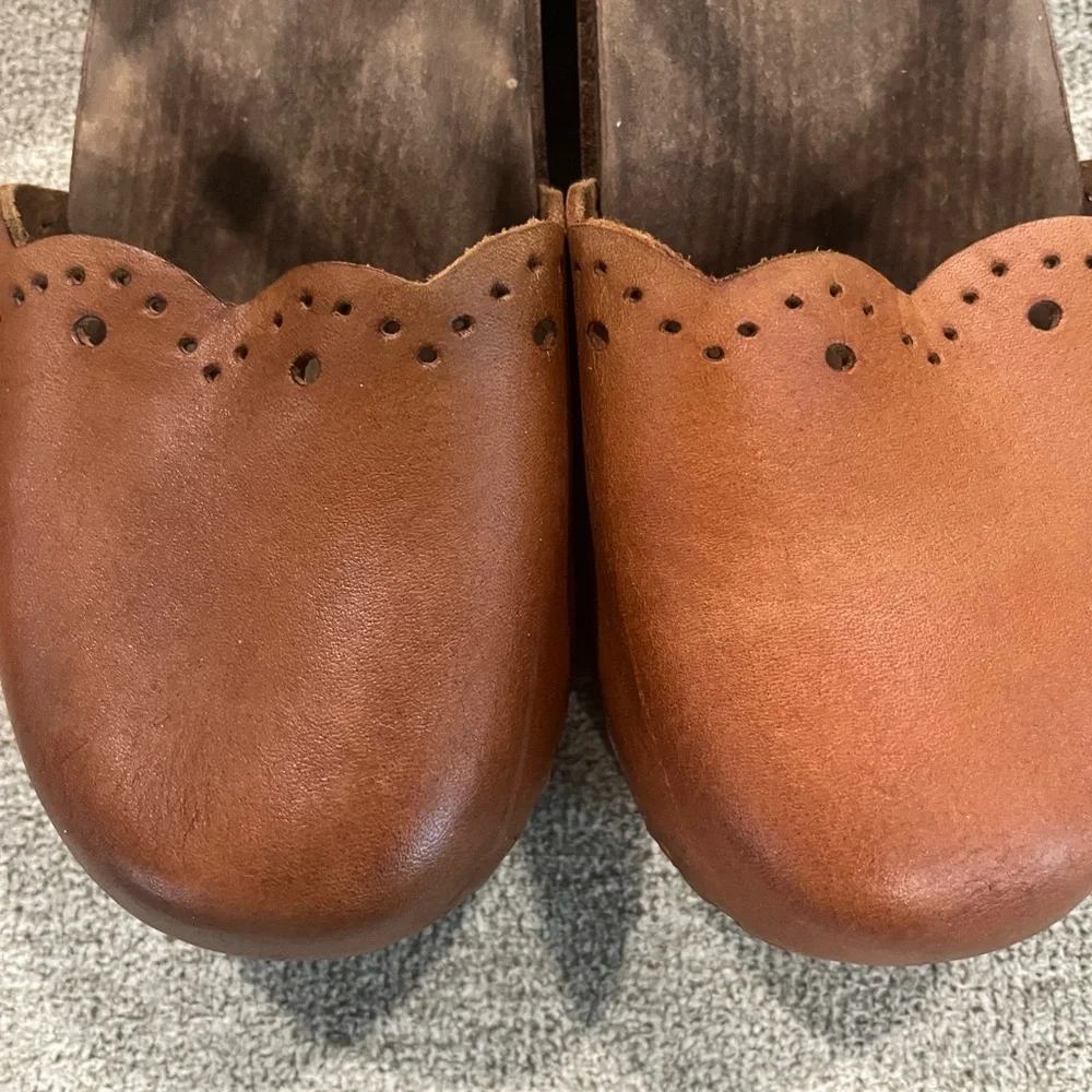 Sandrens Milan Scalloped Edge Sandal Clogs - Picture 2 of 8